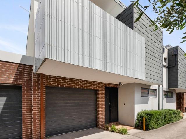 Boutique Rear Sanctuay with Contemporary Elegance in Prime Carnegie Precinct