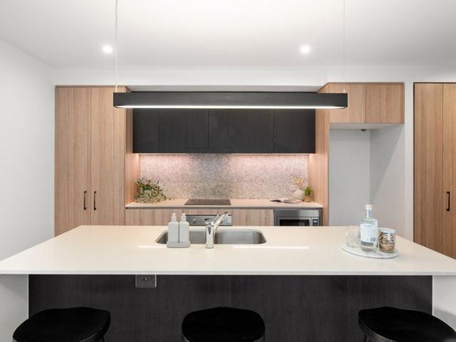 Boutique St Lucia Living Just 500m from UQ Vacant and ready to move in