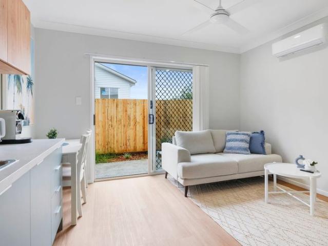 Boutique Studio Living in Durack All bills included!