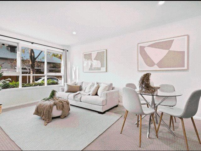 Boutique Surrey Hills Unit Steps from Union Station