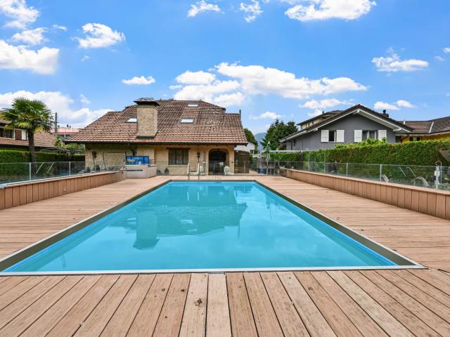 BOUVERET – WUNDERSCHÖNE, FREISTEHENDE 8 ZIMMER VILLA MIT SWIMMINGPOOL UND GARTEN