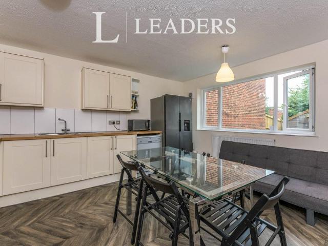 Bouverie Walk, Abington, Northampton. 5 bed terraced house to rent £550 pcm £127 pw