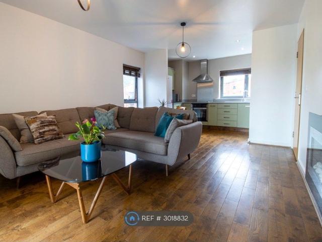 Bouverie Court, Leeds LS9, 2 bed flat to rent, £1,200 pcm | PrimeLocation