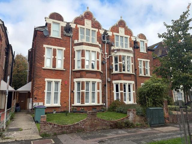 Bouverie Road West, Folkestone, CT20 2 bed flat to rent £1,100 pcm £254 pw