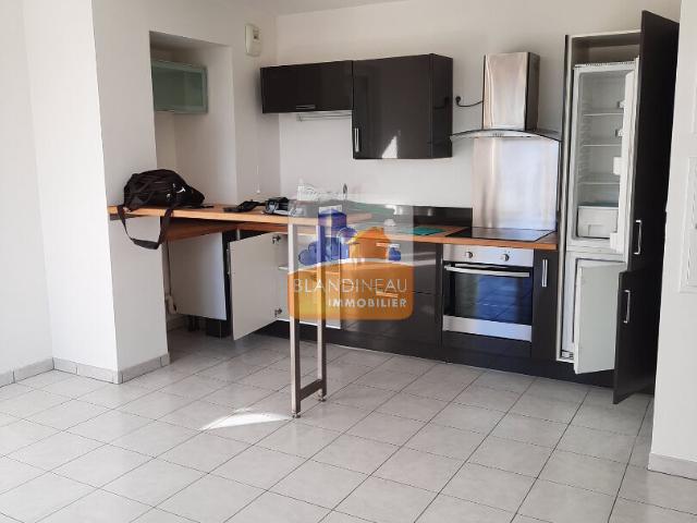 BOUAYET2 avec terrasse et stationnement
