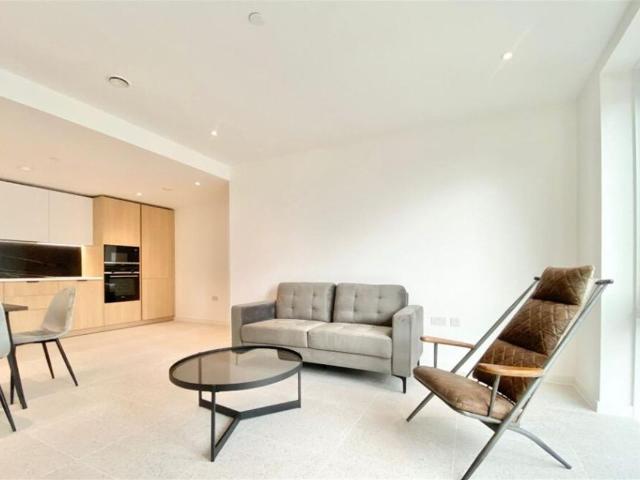 Bouchon Point, Cendal Crescent E1, 2 bed flat to rent, £3,200 pcm | PrimeLocation