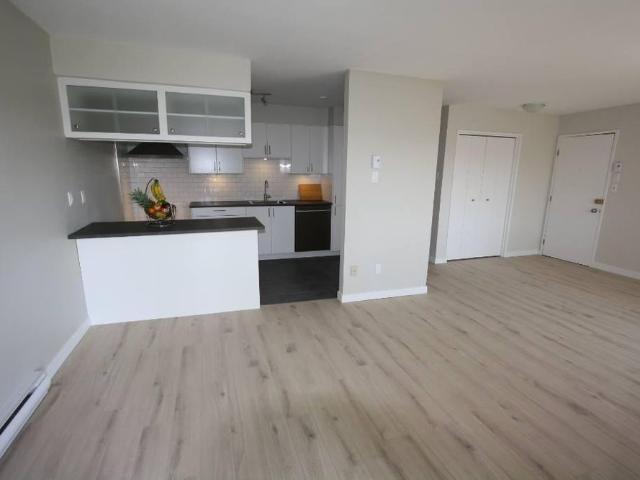 BOUCHERVILLE, spacieux 4 1/2 à louer de style Condo à aire ouverte 1000pi carré