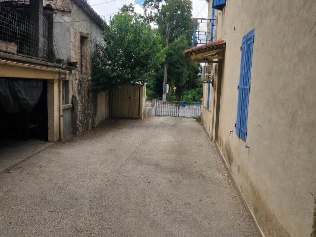 BOUCOIRAN ET NOZIERES MAISON SÉPARÉE EN DEUX LOGEMENTS GARAGE