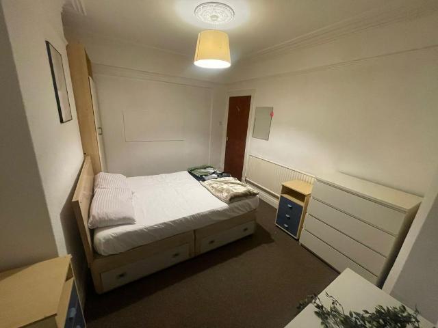Boughey Road, Stoke on Trent ST4 5 bed terraced house to rent £450 pcm £104 pw