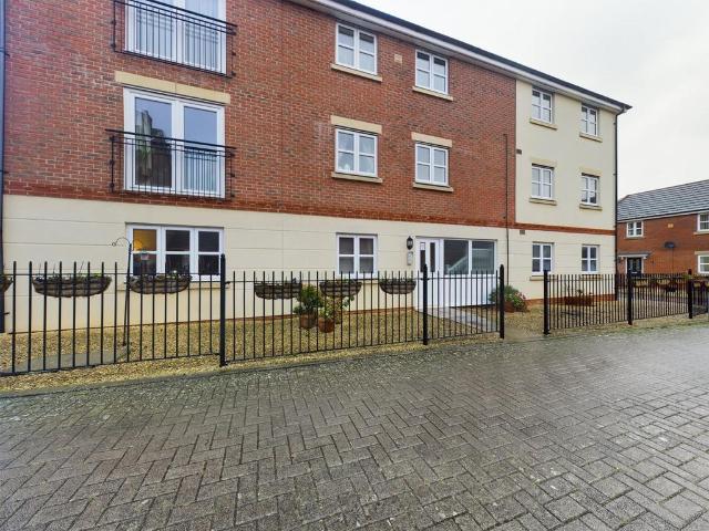 Boughton Way, Coney Hill 1 bed flat to rent £800 pcm £185 pw