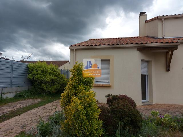 BOUGUENAISStudio avec stationnement et jardinet, toutes charges comprises