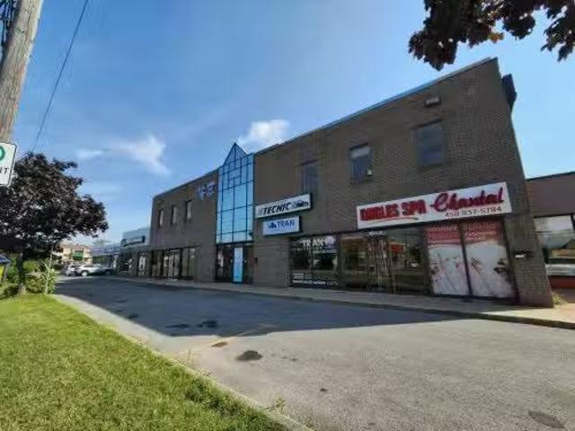 Boul. Des Laurentides, Laval Auteuil, QC, H7K 2K5 commerc.