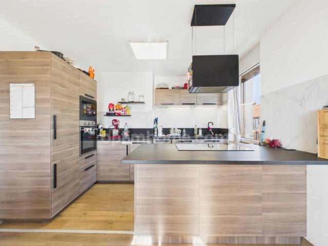 BOULANGE DUPLEX DE 5 PIECES DE 109 M² ! 3 CHAMBRES, 1 BUREAU, GARAGE ET JARDIN ! BEAU POTENTIEL !