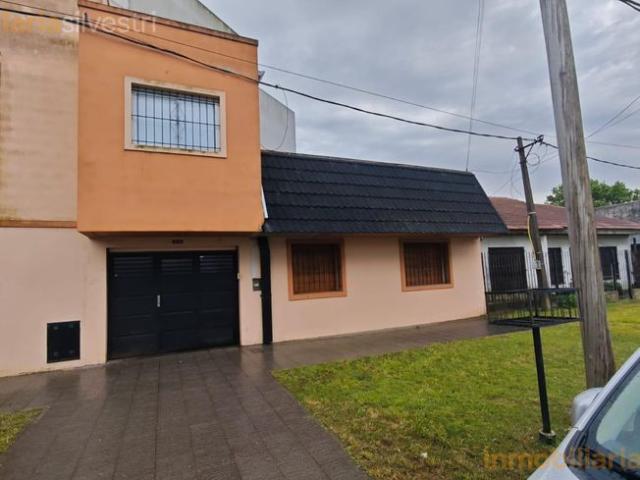 Boulevar 83 entre 33 y 118 La Plata Casa de 3 dormitorios en ALQUILER