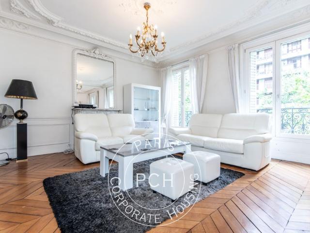 Boulevard Barbes, 75018, Paris