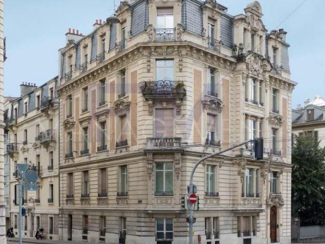 Boulevard des Philosophes 7,5 pièces d'env. 192 m² au 4ème étage