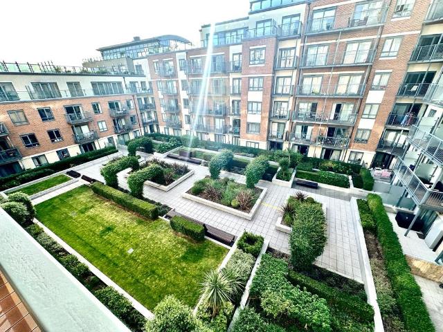 Boulevard Drive, London NW9 2 bed flat to rent £2,200 pcm £508 pw