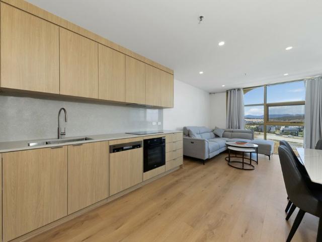 FULLY FURNISHED � MODERN 2 BEDROOM APARTMENT