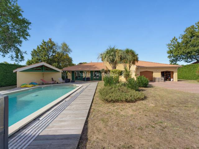 BOULIAC secteur prisé, maison familiale avec piscine chauf. 129m² Bouliac