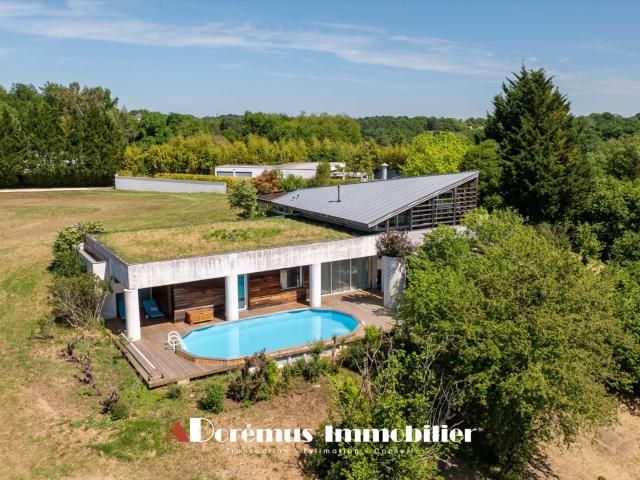 BOULIAC villa d'architecte sur 1,9 hectare et vue panoramiqu. 236m² Bouliac