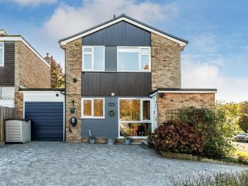 Boulthurst Way, Hurst Green, Oxted 3 bed detached house to rent £2,700 pcm £623 pw