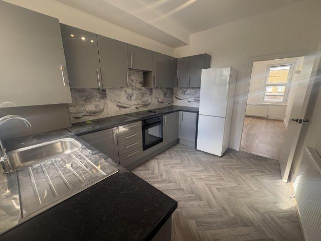 Bounces Road, London N9 2 bed flat to rent £1,750 pcm £404 pw