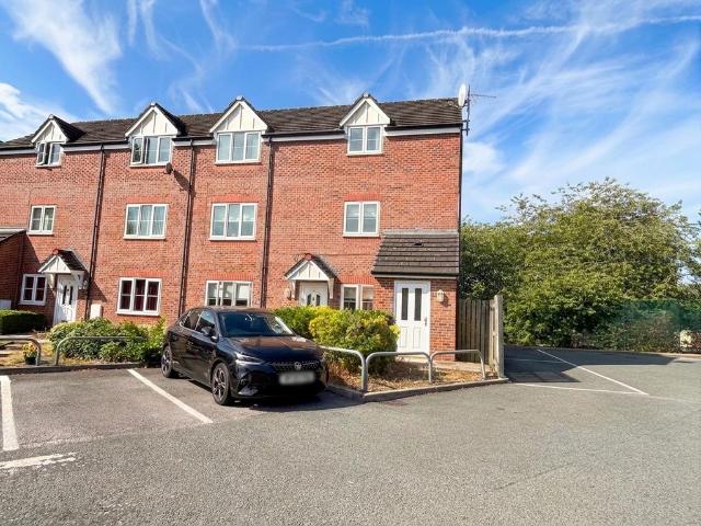 Boundary Court, Manchester M28 2 bed apartment to rent £950 pcm £219 pw