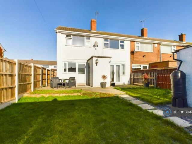 Boundary Close, Mansfield, NG20 3 bed semi detached house to rent £800 pcm £185 pw