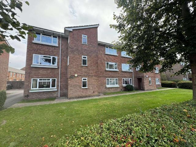 Boundary Road, Newbury RG14, 1 bed flat to rent, £1,000 pcm | PrimeLocation
