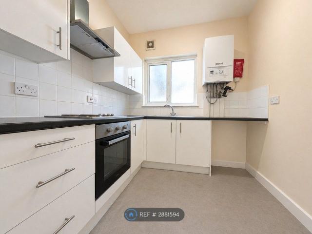 Boundary Road, Chatham ME4, 2 bed flat to rent, £1,150 pcm | PrimeLocation