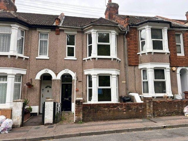 Boundary Road, Chatham ME4, 3 bed property to rent, £1,400 pcm | PrimeLocation