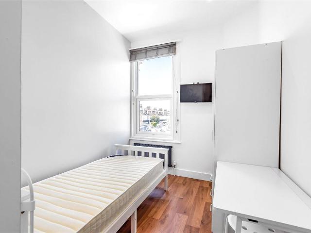 Boundary Road, Hove BN3, Studio to rent, £725 pcm | PrimeLocation