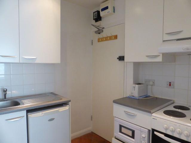 Boundary Road, Hove BN3, Studio to rent, £750 pcm | PrimeLocation
