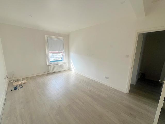 Boundary Road, Hove, East Sussex BN3 4EF 3 bed maisonette to rent £1,500 pcm £346 pw