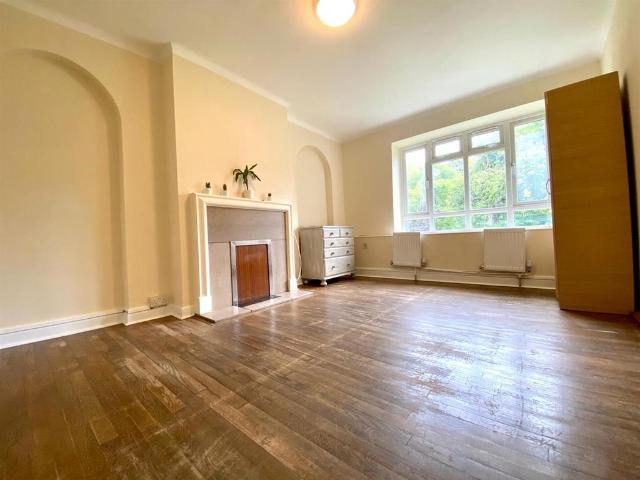 Boundary Road, London 4 bed flat to rent £3,600 pcm £831 pw