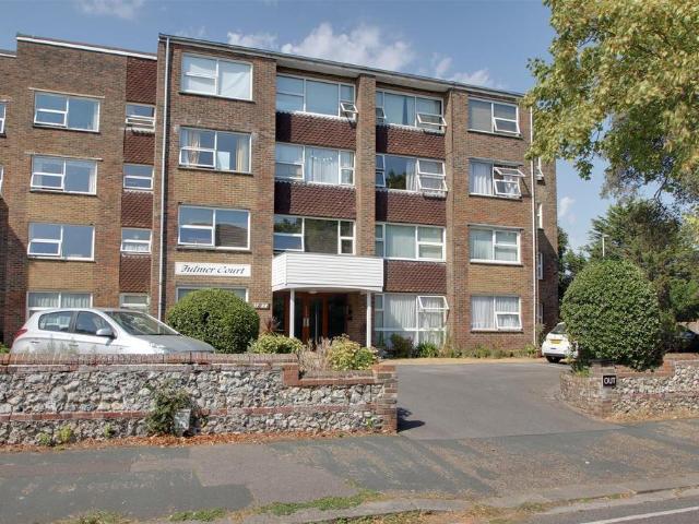 Boundary Road, Worthing BN11 1 bed flat to rent £1,100 pcm £254 pw