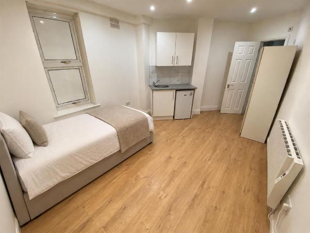Boundfield Road, Catford SE6, Studio to rent, £1,300 pcm | PrimeLocation