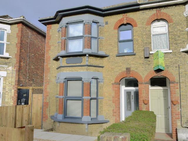 Bounds Green Road, London N11, 2 bed flat to rent, £2,000 pcm | PrimeLocation