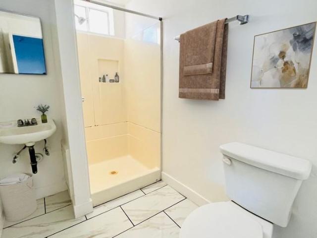 Bourbon Blue Studio Apartment for Rent at 1131 E Washington Blvd, Los Angeles, CA 90021 Downtown Los Angeles