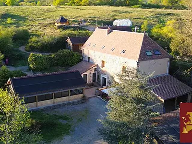Bourbon Lancy 71140 Achat / Vente maison 15 pièces t15 au dernier étage piscine