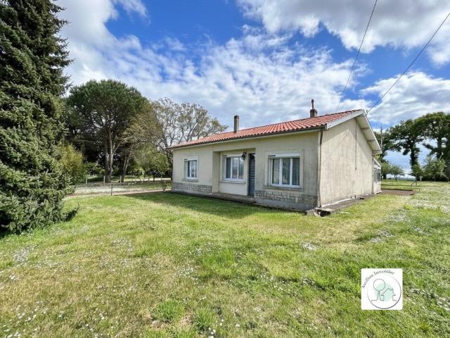 Bourg 33710: Le charme des années 60 et le confort du plain. 137m² Bourg