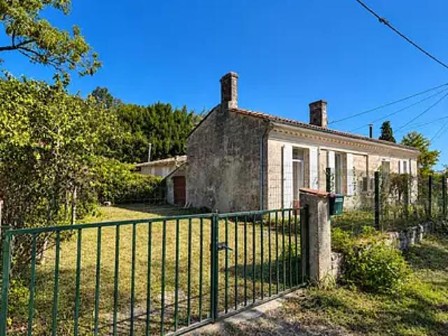 Bourg 33710 Location maison 3 pièces t3 au dernier étage jardin
