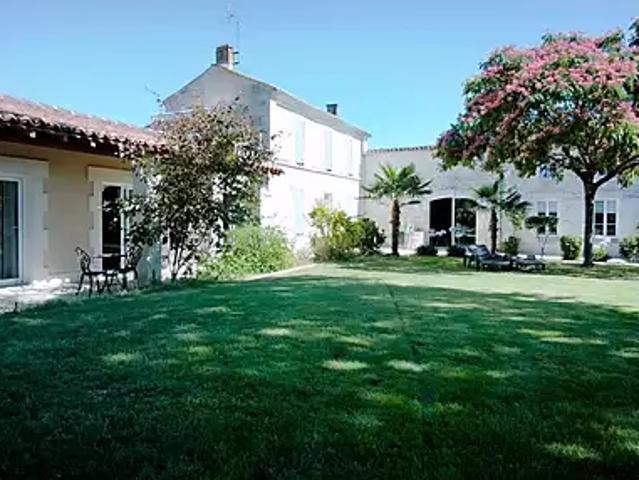 Bourg Charente 16200 Achat / Vente maison 12 pièces t12 terrasse parking