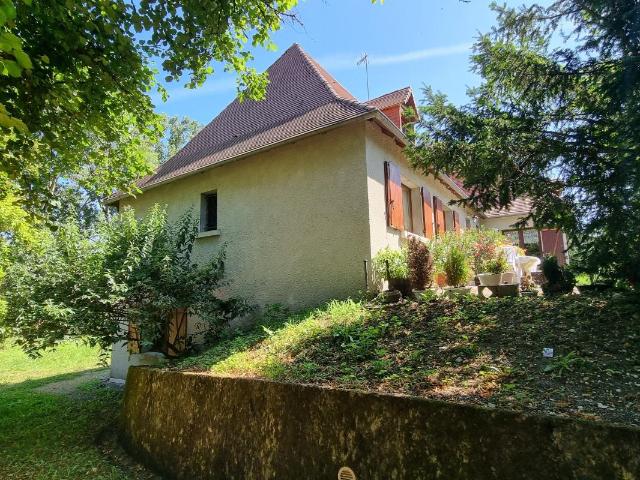 Bourg de Saint Pierre de Chignac