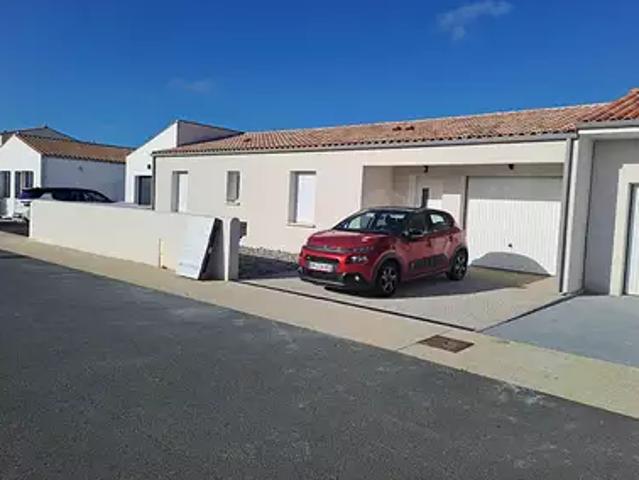 Bourgneuf 17220 Location maison 5 pièces t5 au dernier étage jardin