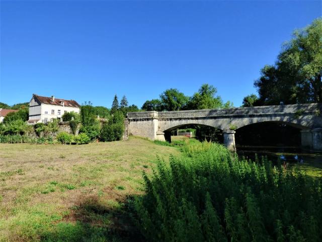 Bourgogne secteur Noyers 384m² Noyers