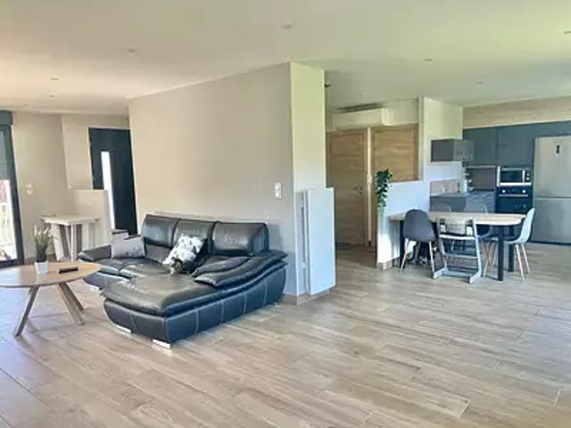 Bourgoin Jallieu 38300 Achat / Vente maison 7 pièces t7 au dernier étage parking