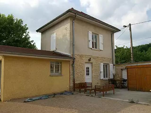 Bourgoin Jallieu 38300 Achat / Vente maison 3 pièces t3 au dernier étage cave