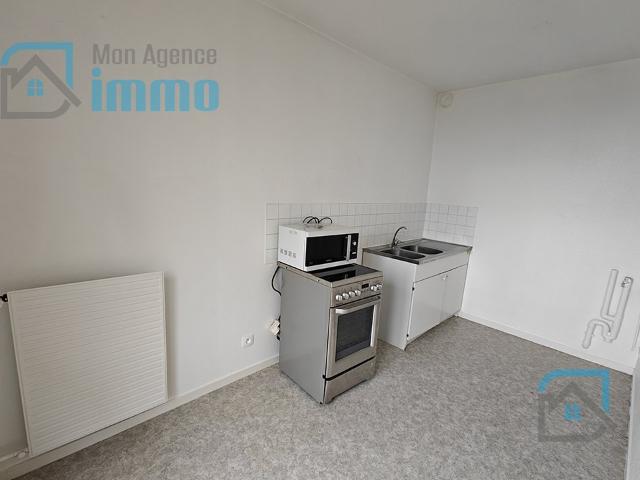 Bourges, quartier gare Appartement type 1 avec balcon et emplacement de parking