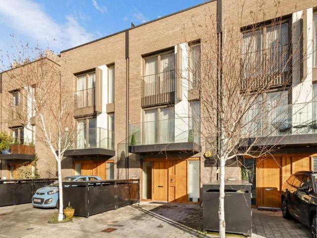 Bourke Close, London SW4 5 bed terraced house to rent £6,000 pcm £1,385 pw